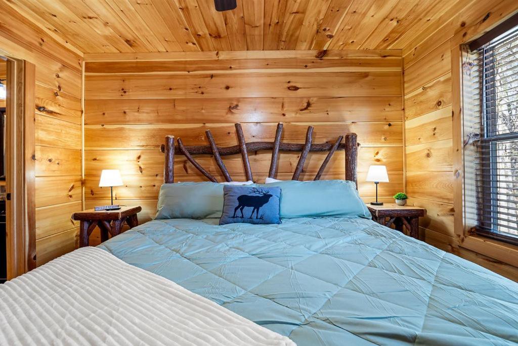Bobcat Den By Eden Crest Villa Gatlinburg Exterior photo